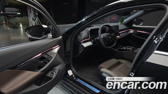 BMW 5-Series 2026 — photo 13