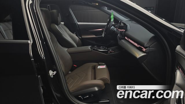 BMW 5-Series 2026 — photo 16