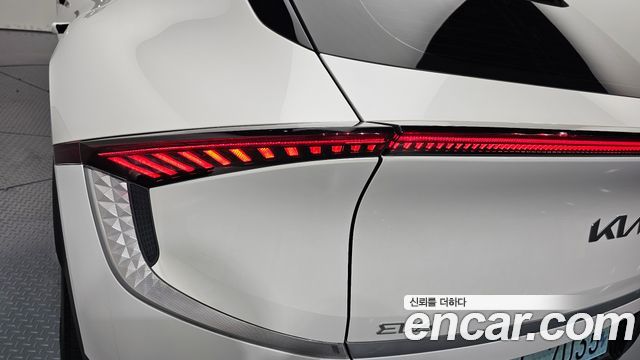 Kia EV6 2022 — photo 9