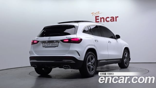 Mercedes-Benz GLA-Class 2024 — photo 2