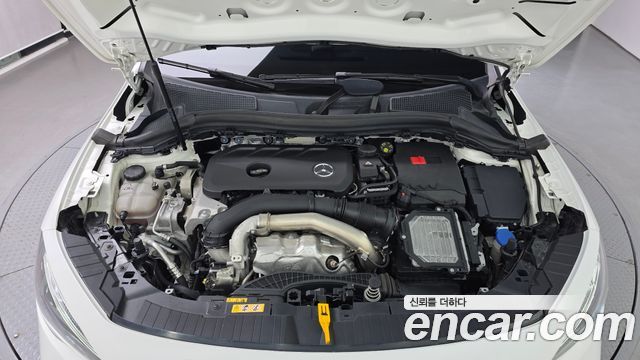 Mercedes-Benz GLA-Class 2024 — photo 6