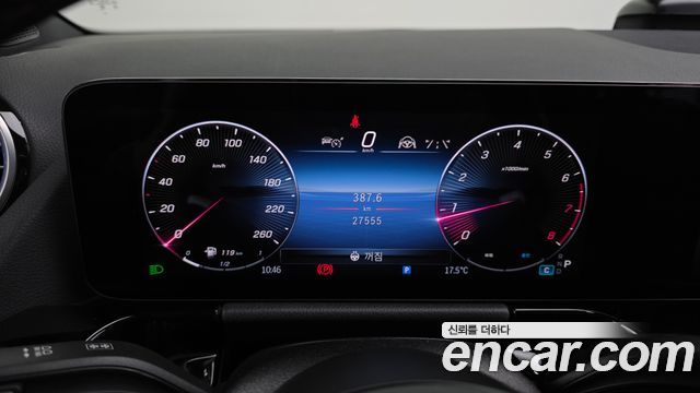 Mercedes-Benz GLA-Class 2024 — photo 11