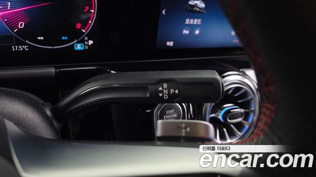 Mercedes-Benz GLA-Class 2024 — photo 12