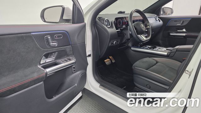 Mercedes-Benz GLA-Class 2024 — photo 13