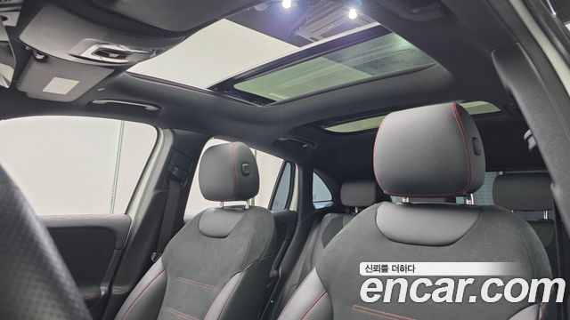 Mercedes-Benz GLA-Class 2024 — photo 24