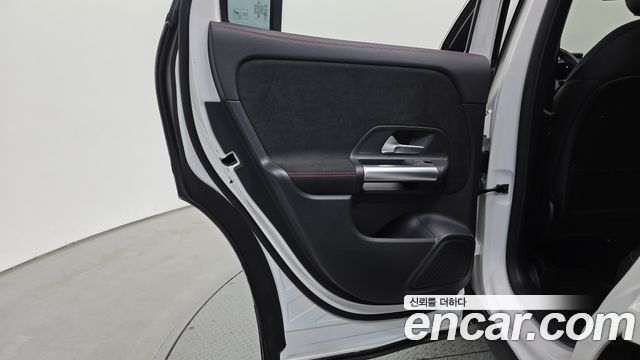 Mercedes-Benz GLA-Class 2024 — photo 15