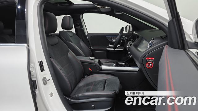 Mercedes-Benz GLA-Class 2024 — photo 16