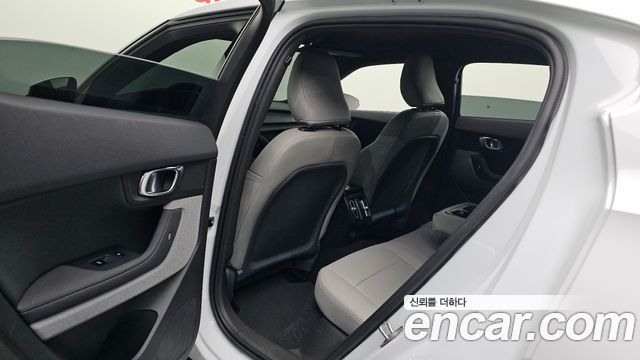 Polestar Polestar 2 2023 — photo 16