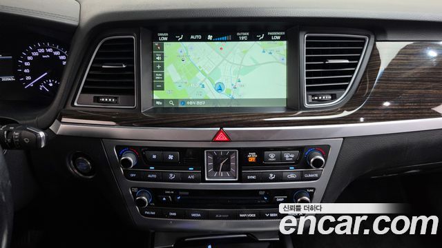 Genesis G80 2017 — photo 13