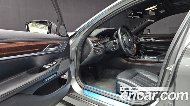 BMW 7-Series 2016 — photo 10