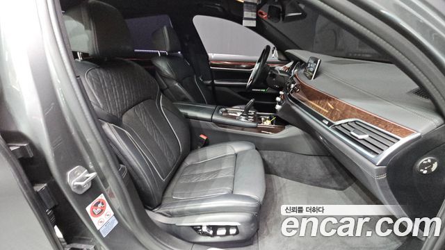 BMW 7-Series 2016 — photo 11