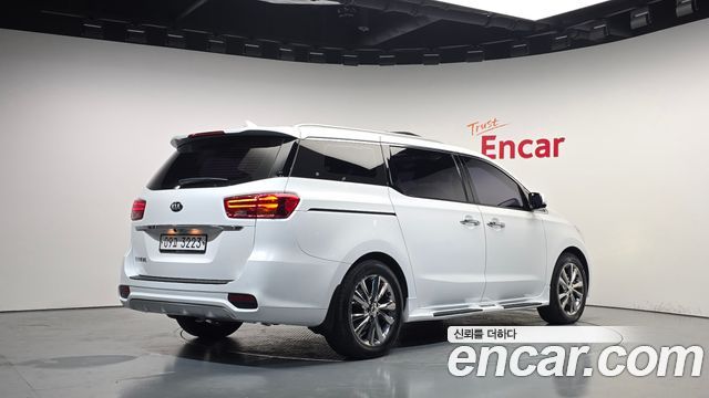 Kia Canival 2019 — photo 2