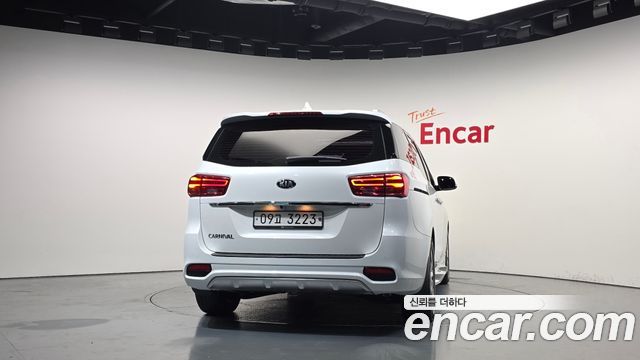 Kia Canival 2019 — photo 4