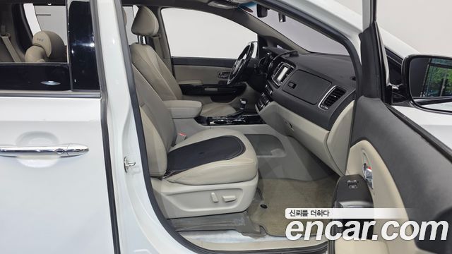 Kia Canival 2019 — photo 17