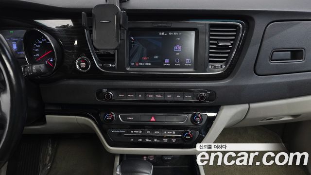 Kia Canival 2019 — photo 21