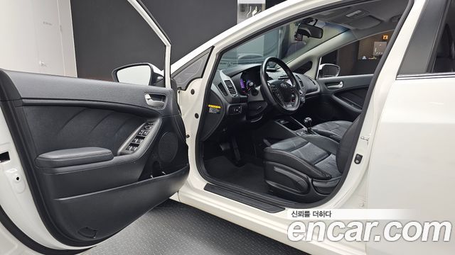 Kia K3 2014 — photo 13