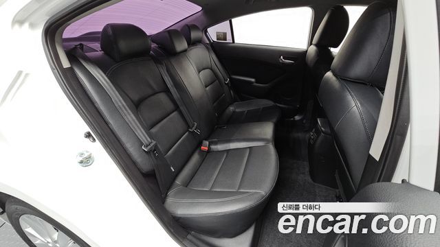 Kia K3 2014 — photo 17