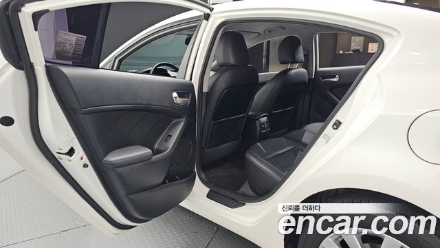 Kia K3 2014 — photo 18