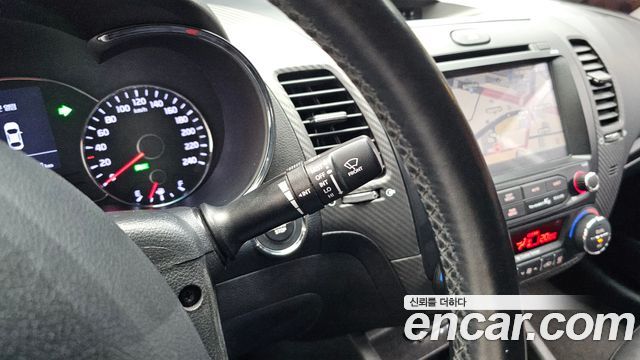 Kia K3 2014 — photo 25