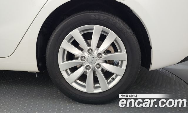 Kia K3 2014 — photo 7