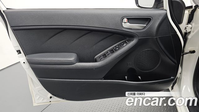 Kia K3 2014 — photo 14