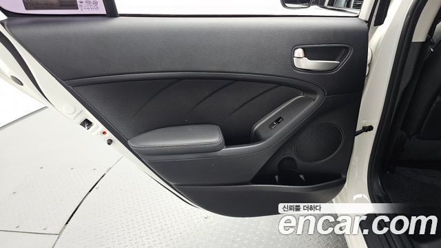 Kia K3 2014 — photo 15