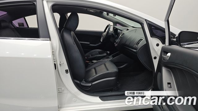 Kia K3 2014 — photo 16
