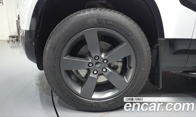Land Rover Defender 2025 — photo 5