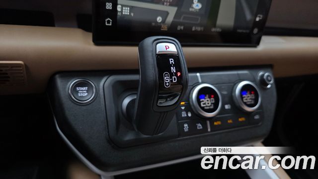 Land Rover Defender 2025 — photo 12