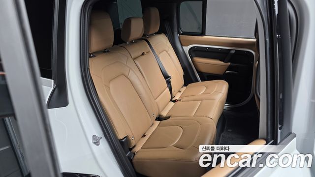 Land Rover Defender 2025 — photo 17