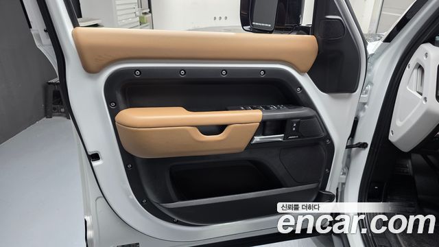 Land Rover Defender 2025 — photo 14