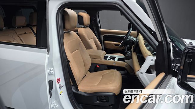 Land Rover Defender 2025 — photo 16