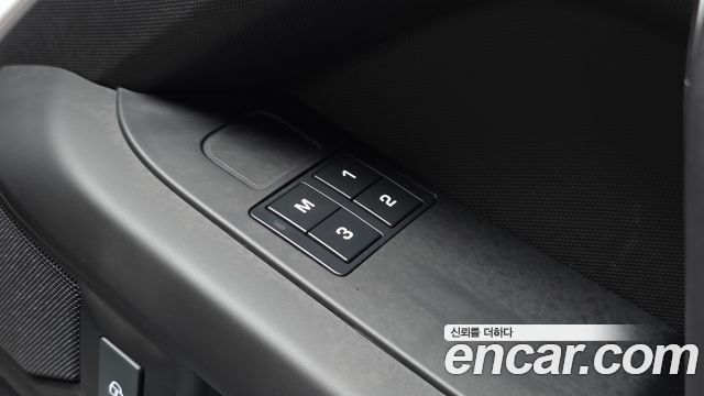 Land Rover Defender 2025 — photo 37