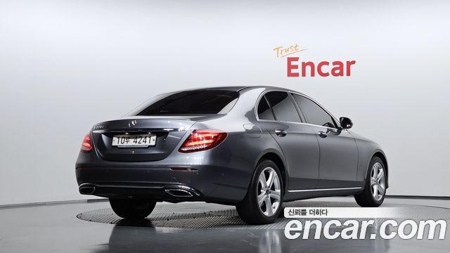 Mercedes-Benz E-Class 2018 — photo 2