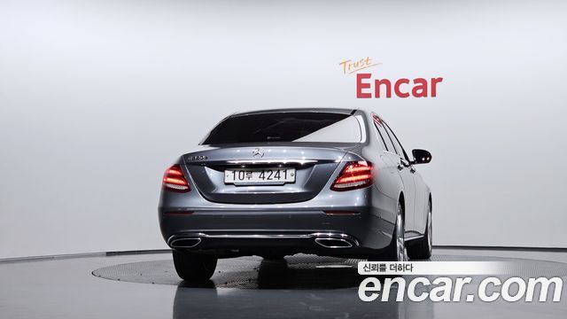 Mercedes-Benz E-Class 2018 — photo 4