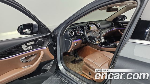 Mercedes-Benz E-Class 2018 — photo 13