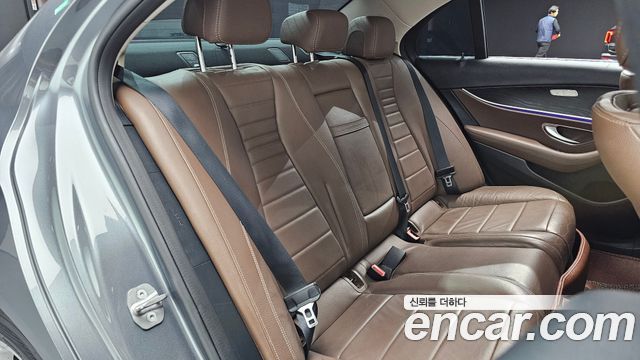 Mercedes-Benz E-Class 2018 — photo 17
