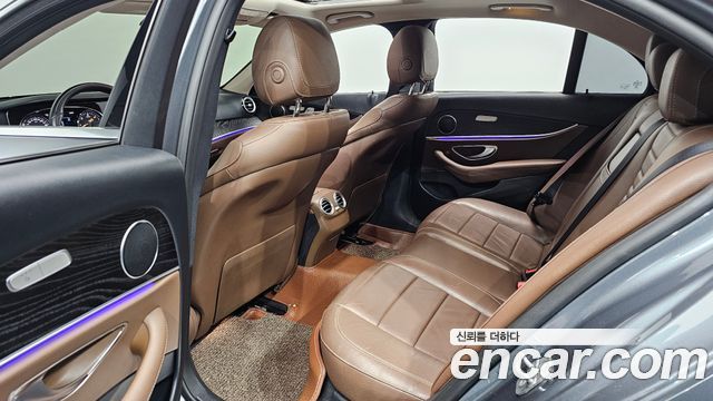 Mercedes-Benz E-Class 2018 — photo 18
