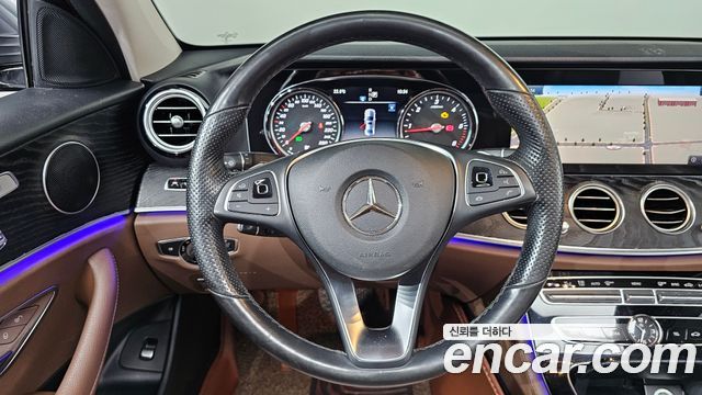 Mercedes-Benz E-Class 2018 — photo 19