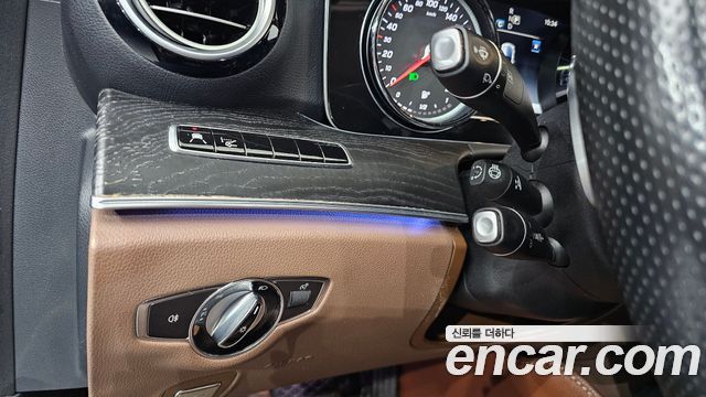 Mercedes-Benz E-Class 2018 — photo 21