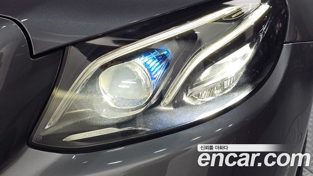 Mercedes-Benz E-Class 2018 — photo 8
