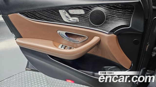 Mercedes-Benz E-Class 2018 — photo 14