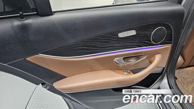 Mercedes-Benz E-Class 2018 — photo 15