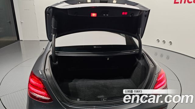 Mercedes-Benz E-Class 2018 — photo 31
