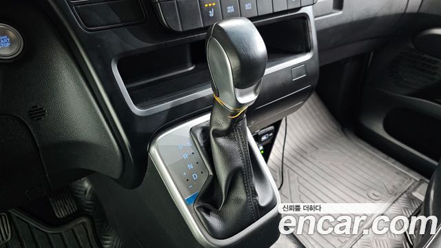 Hyundai Staria 2022 — photo 9