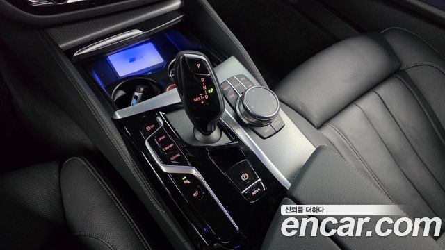BMW 5-Series 2023 — photo 12