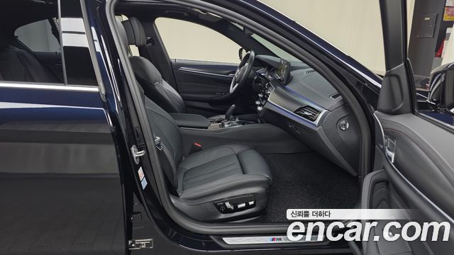 BMW 5-Series 2023 — photo 17
