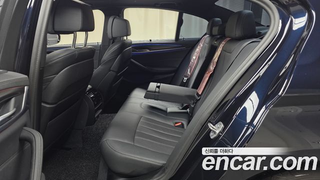 BMW 5-Series 2023 — photo 18