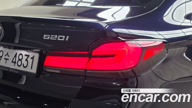 BMW 5-Series 2023 — photo 9