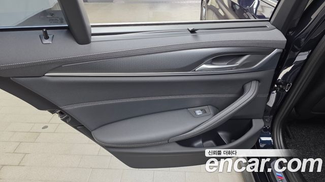 BMW 5-Series 2023 — photo 15